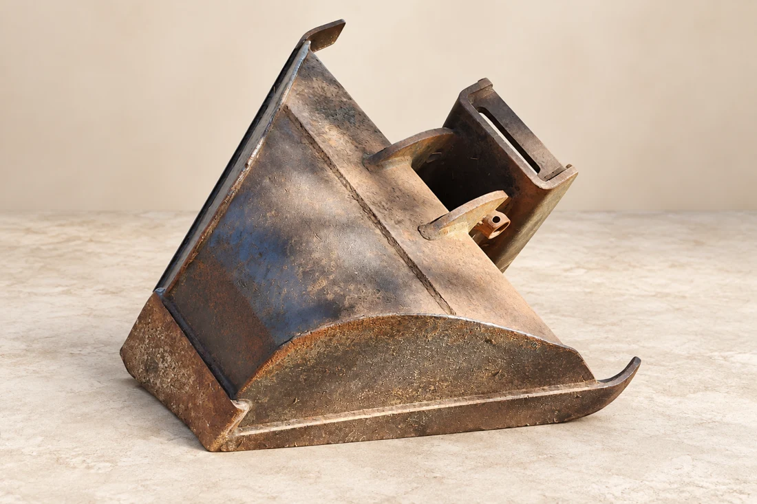 Representative buckets equipment; pictured model is not a confirmed rental model